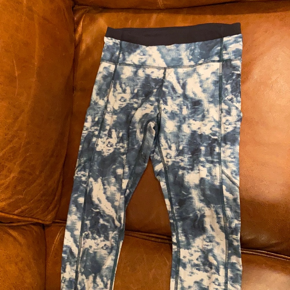 Super fun Lululemon leggings. Sz 4. Good condition